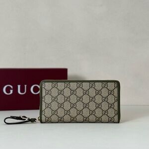 Gucci GG Emblem wallet